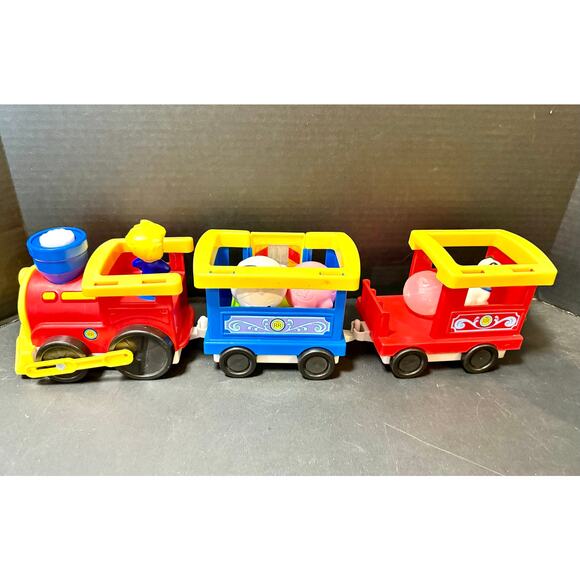 Fisher Price Load n Go Train engineer, dog, balls toot toots excellent vehicle - Picture 6 of 6